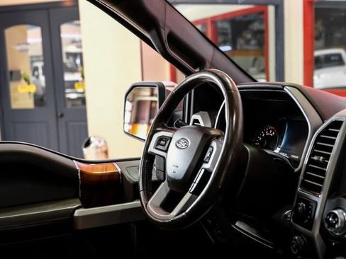 Used 2018 Ford F150 King Ranch w/ Equipment Group 601A Luxury AWD/4WD image 17