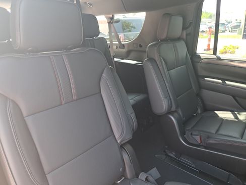 Used 2021 Chevrolet Suburban RST w/ Luxury Package AWD/4WD image 12