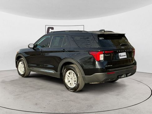 Used 2025 Ford Explorer Active image 3