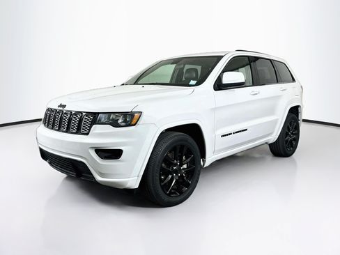 Used 2021 Jeep Grand Cherokee Laredo X AWD/4WD image 3