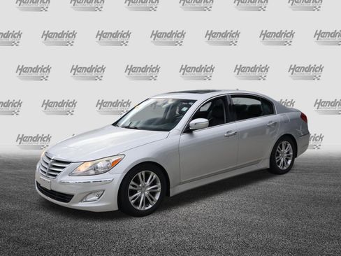 Used 2013 Hyundai Genesis 3.8 w/ Premium Pkg RWD image 5