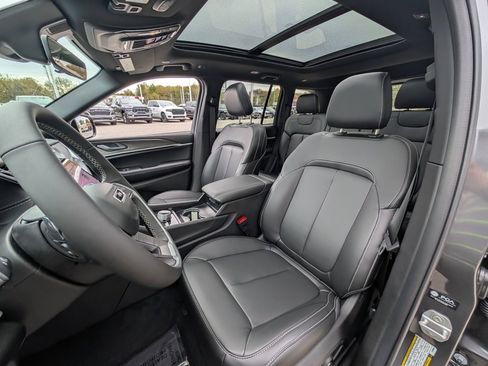 New 2025 Jeep Grand Cherokee Limited w/ Black Appearance Package image 13