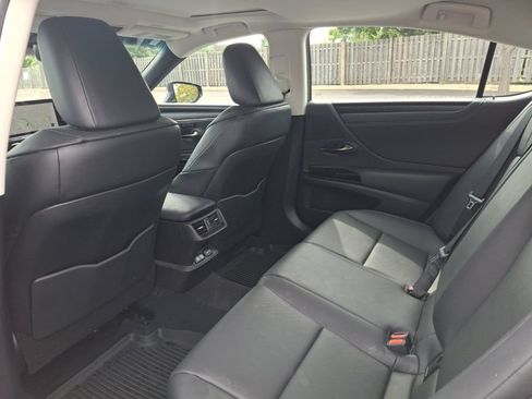 Used 2024 Lexus ES 350 w/ Premium Package FWD image 4