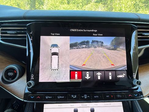 Used 2024 Jeep Grand Wagoneer Series III w/ Rear Seat Video Group 1 AWD/4WD image 38