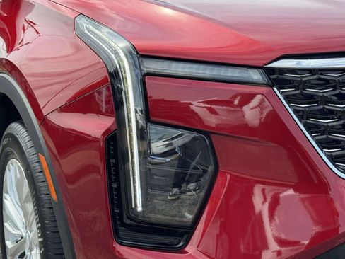 Certified 2024 Cadillac XT4 Luxury w/ Cold Weather Package AWD/4WD image 9