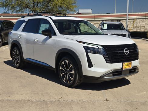 New 2026 Nissan Pathfinder Platinum image 1