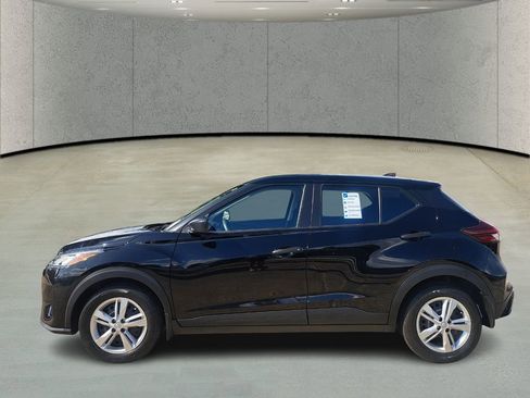 Used 2024 Nissan Kicks S image 9