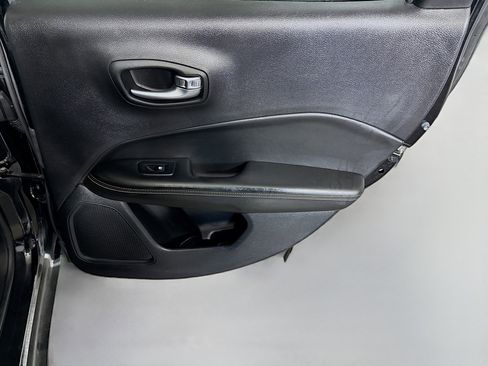 Used 2018 Jeep Compass Latitude w/ Popular Equipment Group image 28