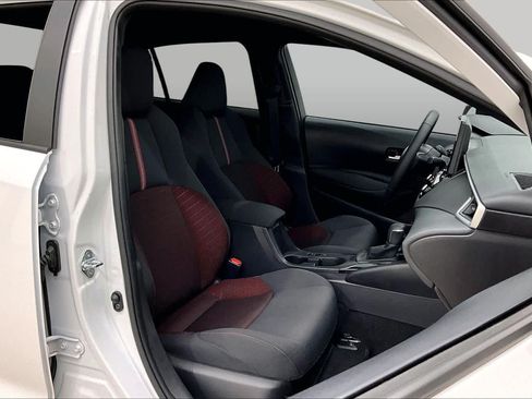 Used 2026 Toyota Corolla SE FWD image 9