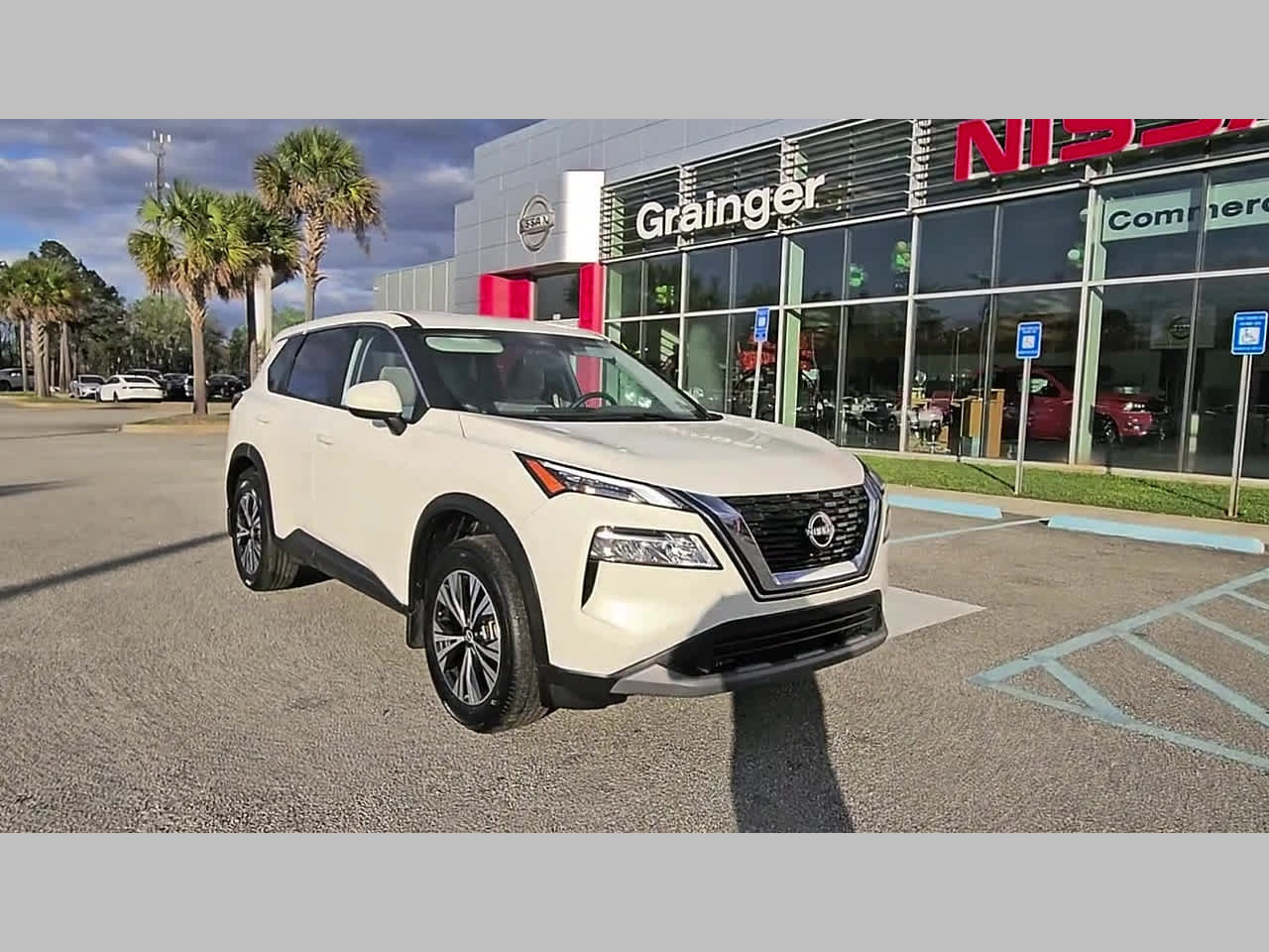 Used 2023 Nissan Rogue SV AWD/4WD image 17
