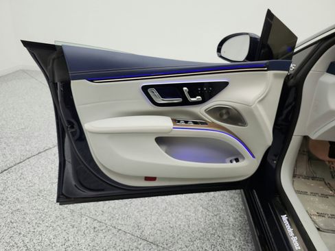 Used 2023 Mercedes-Benz EQS 580 4MATIC Sedan image 23