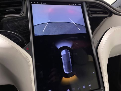 Used 2018 Tesla Model X 100D image 23