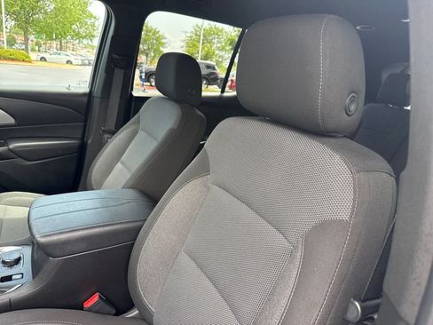 Used 2022 Chevrolet Traverse LT FWD image 12