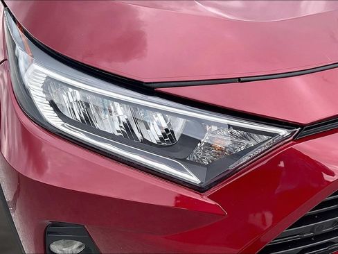 Used 2020 Toyota RAV4 XLE Premium FWD image 31