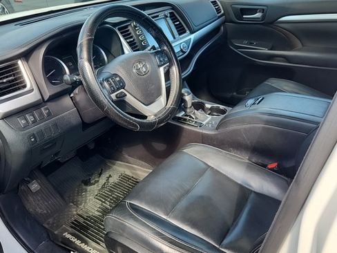 Used 2018 Toyota Highlander XLE AWD/4WD image 8