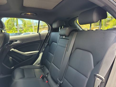 Used 2020 Mercedes-Benz GLA 250 4MATIC image 11