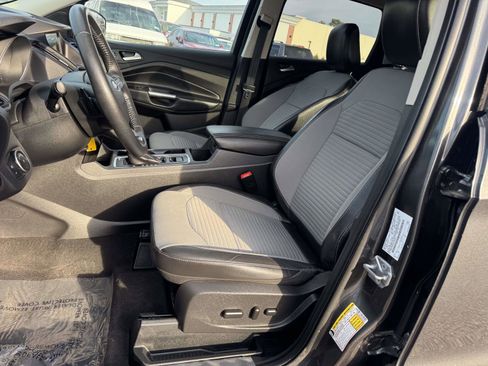 Used 2018 Ford Escape SE w/ SE Sport Appearance Package image 14