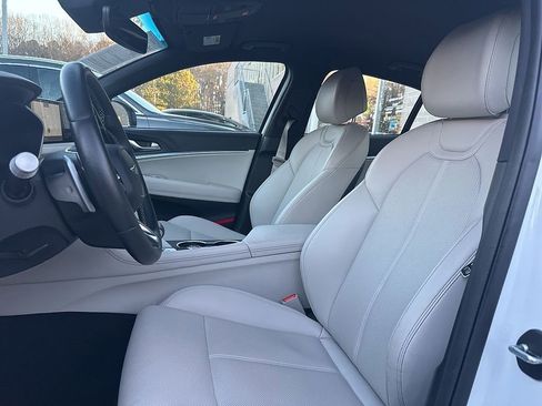Used 2025 Genesis G70 2.5T image 5