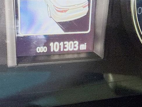 Certified 2017 Toyota Camry LE image 5