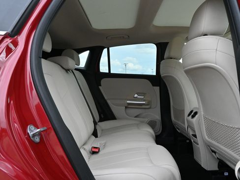 Used 2021 Mercedes-Benz GLA 250 w/ Premium Package image 22