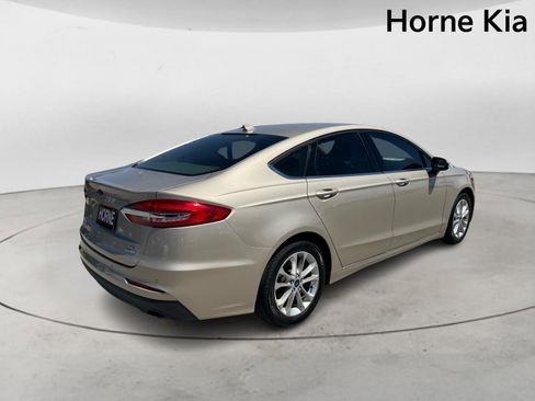 Used 2019 Ford Fusion SE FWD image 4