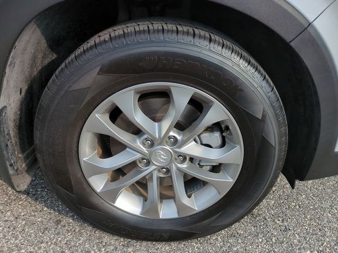 Used 2019 Hyundai Santa Fe SEL image 11