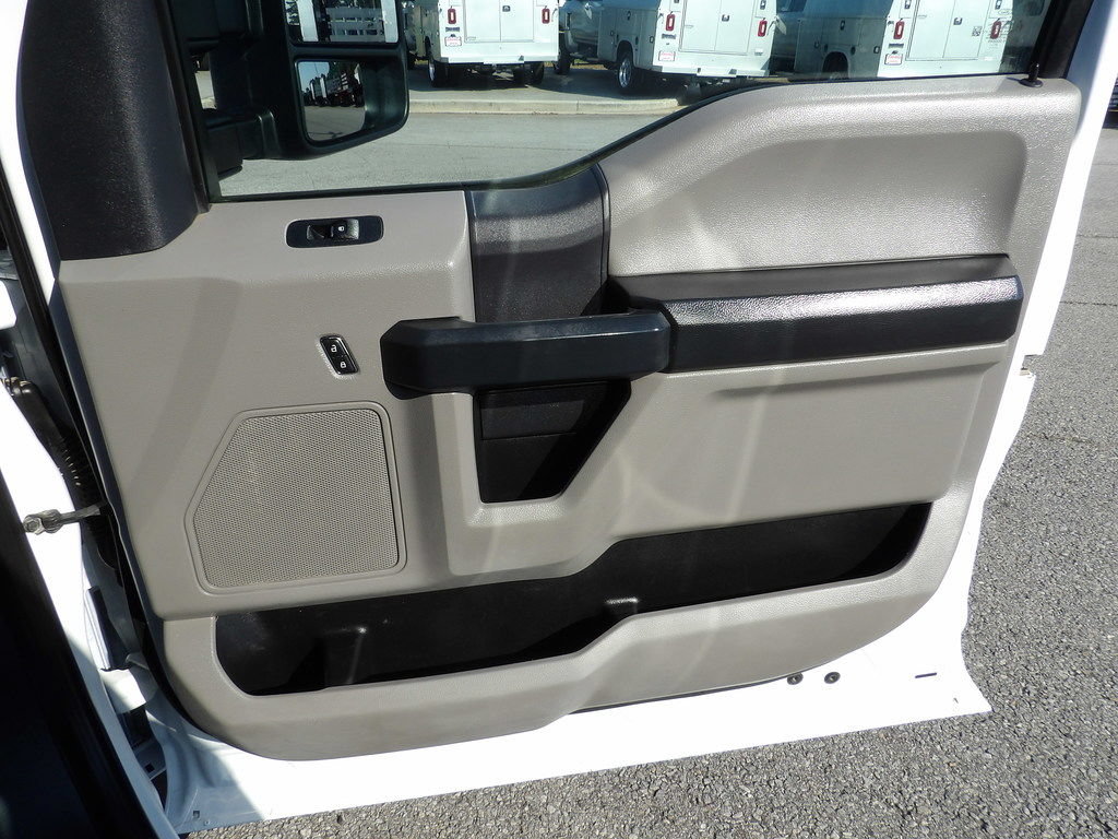 Used 2022 Ford F550 2WD Crew Cab Super Duty w/ Power Equipment Group image 39