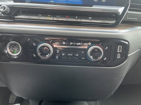 Used 2024 Chevrolet Silverado 1500 LT image 27