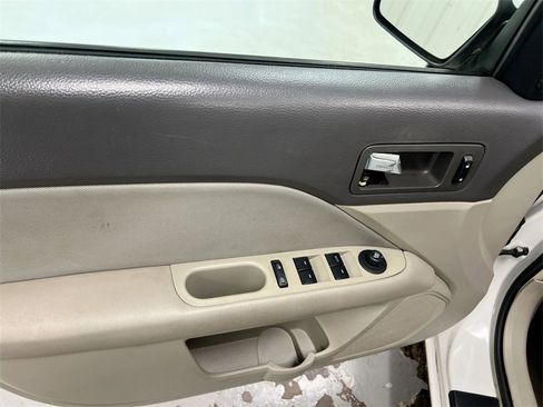 Used 2010 Ford Fusion SE image 19