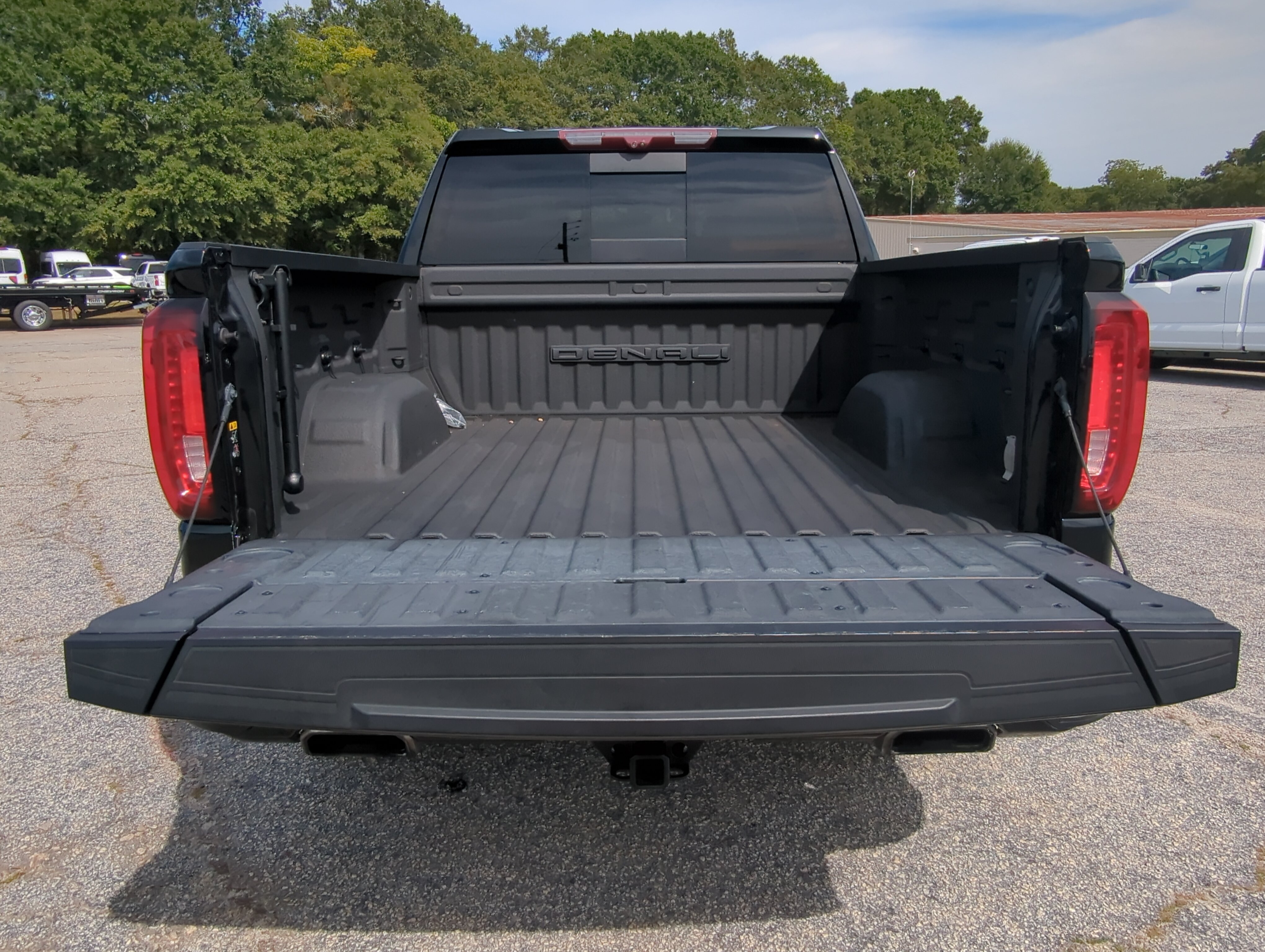 Used 2021 GMC Sierra 1500 Denali w/ Denali Ultimate Package AWD/4WD image 11