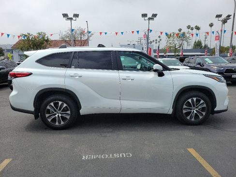Used 2023 Toyota Highlander XLE FWD image 8