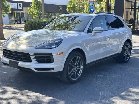 Used 2023 Porsche Cayenne S AWD/4WD image 3