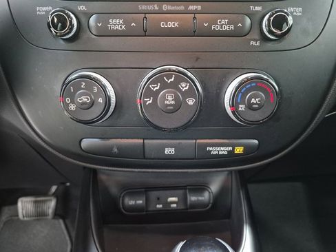 Used 2016 Kia Soul + FWD image 22