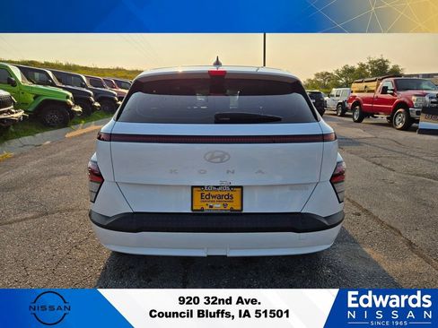 Used 2025 Hyundai Kona SEL FWD image 5