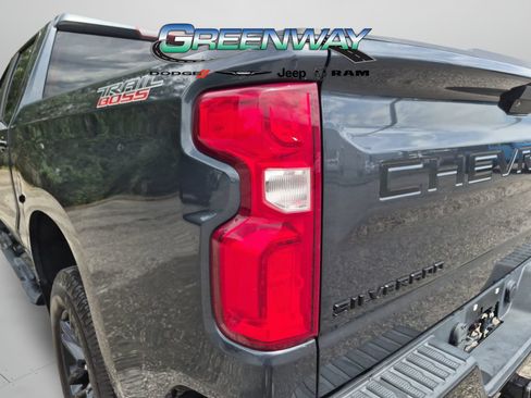 Used 2021 Chevrolet Silverado 1500 LT Trail Boss w/ Convenience Package II AWD/4WD image 28