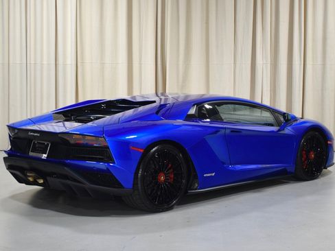 Used 2019 Lamborghini Aventador S image 10