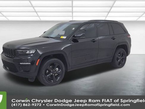 Certified 2023 Jeep Grand Cherokee Limited w/ Black Appearance Package image 7