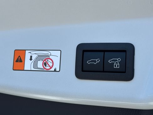 New 2027 Toyota Prius Limited FWD image 10