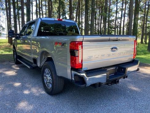 Used 2023 Ford F250 Lariat w/ FX4 Off-Road Package image 6