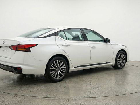 Used 2025 Nissan Altima 2.5 SV image 9