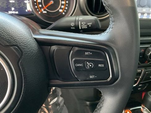 Used 2023 Jeep Gladiator Willys image 10