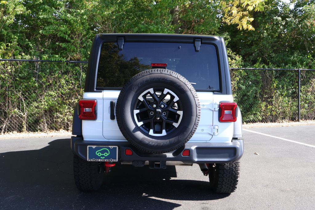 Used 2025 Jeep Wrangler Unlimited Rubicon AWD/4WD image 6
