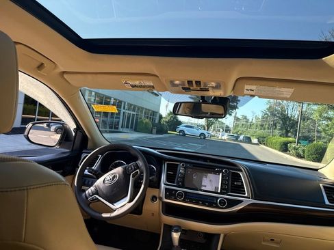 Used 2015 Toyota Highlander Limited Platinum AWD/4WD image 8