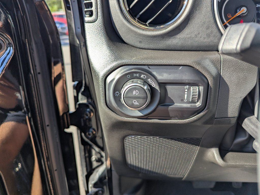 Used 2023 Jeep Gladiator Overland AWD/4WD image 20