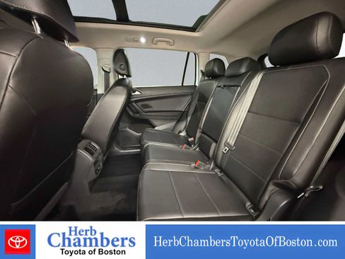 Used 2018 Volkswagen Tiguan SE w/ Panoramic Sunroof Package AWD/4WD image 18