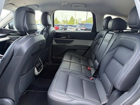 Certified 2025 Lincoln Nautilus Premier AWD/4WD image 18