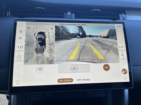 Used 2025 Land Rover Discovery Sport Dynamic SE image 24