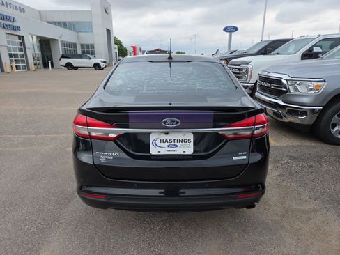 Used 2017 Ford Fusion SE w/ Equipment Group 201A FWD image 4