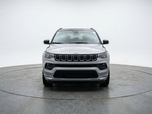 Used 2025 Jeep Compass Latitude image 2