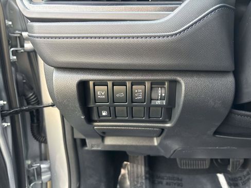 Certified 2025 Subaru Forester Premium image 19